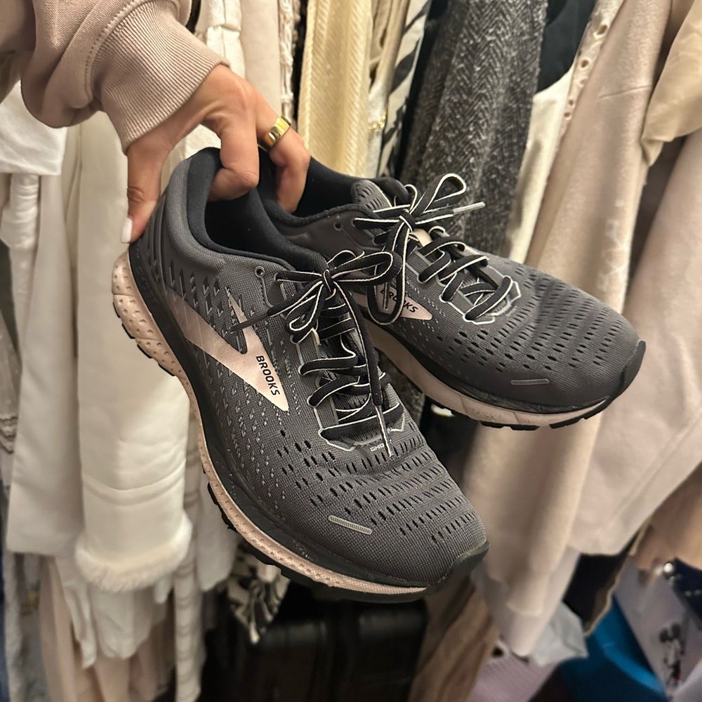 Brooks Tennis Shoes